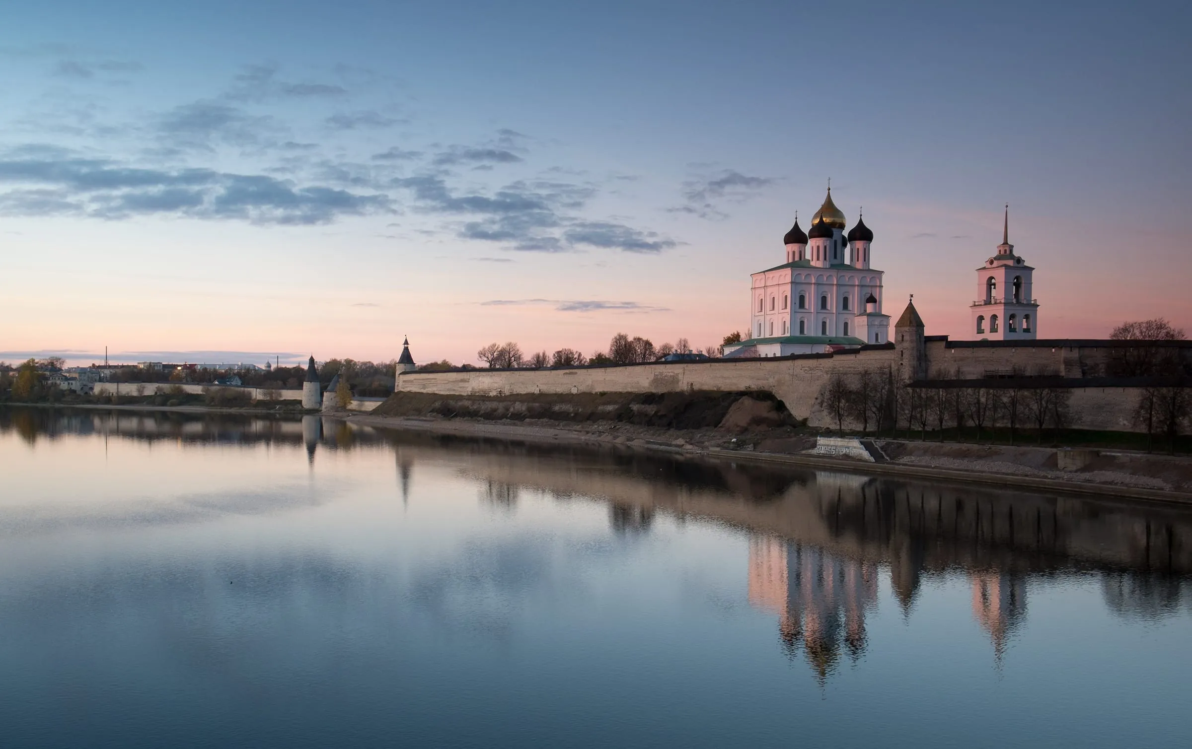 Псковский кром над рекой Великой